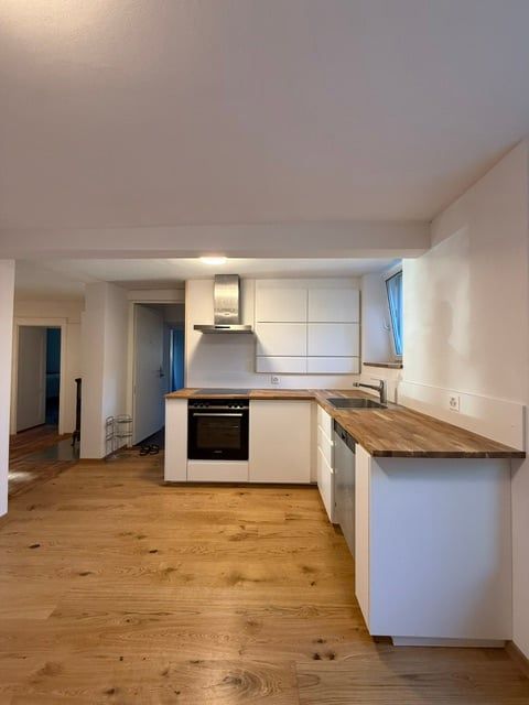 Erstvermietung nach Renovation, grosszügige 3.5-Zimmer-EG-Wohnung mit Terrasse und Garten - Bild 2