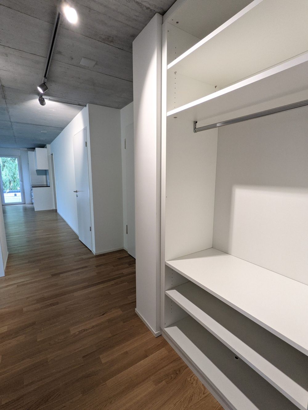 Top moderne 3,5-ZWG mit Waschturm, Terrasse (11m²) an der St. Jakob-Str. 110, Muttenz - Bild 9