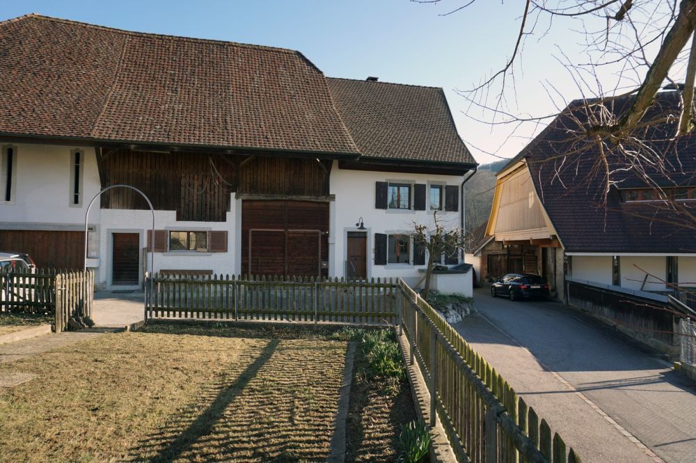 Erstbezug: Frisch renoviertes, denkmalgeschütztes Bauernhaus mit privatem Innenhof und Garten - Bild 10