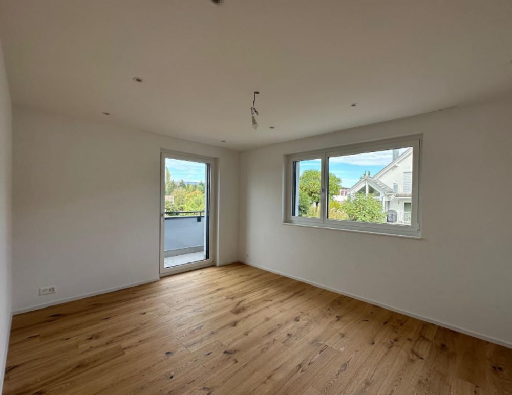 Neuwertige 4.5-Zimmer-Wohnung mit 50 m² Sonnenterrasse, Bora-Küche und 2 E-Parkplätzen - Bild 7