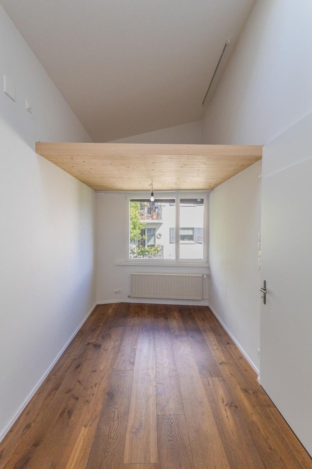 NACHMIETER GESUCHT für Grosszügige und helle 3.5-Zimmer-Dachwohnung mit Seesicht in Hünibach - Bild 4