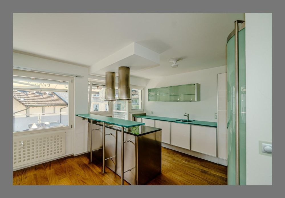 Moderne 4.5-Zimmer-Maisonettwohnung in Hölstein zu vermieten - 02 Küche