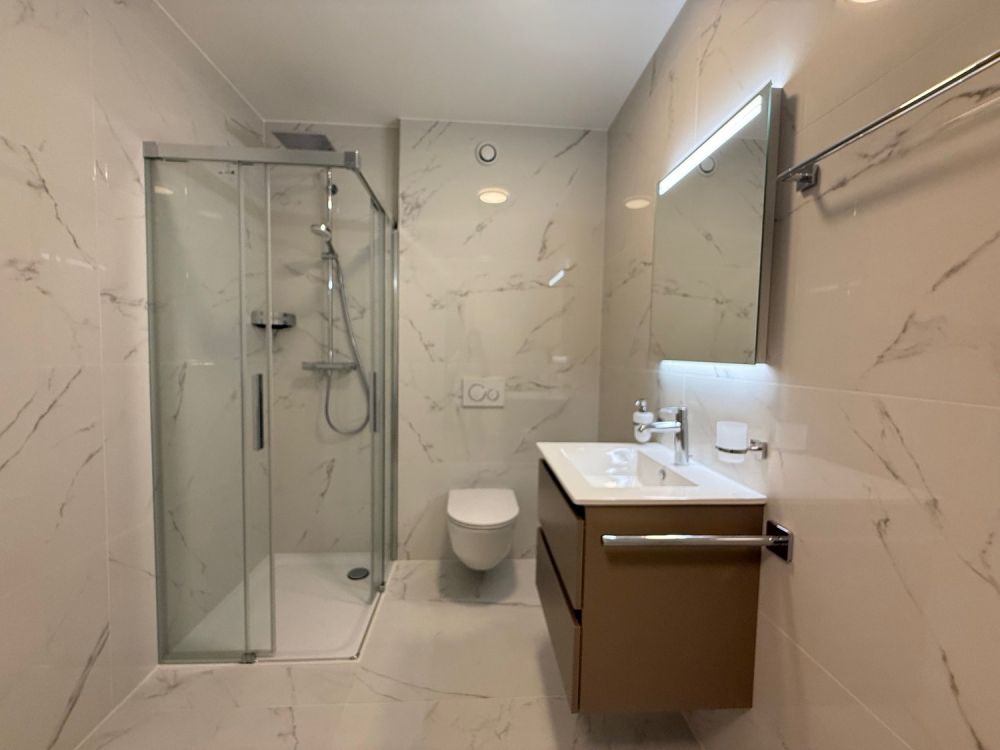 Beau 3.5 pièce neuf de stanting avec terrasse & jardin dans résidence avec piscine - Bild 6