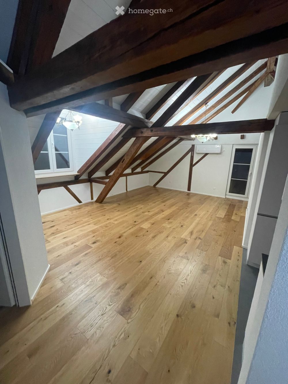 Moderne 4.5-Zimmer-Dachwohnung in Riedikon mit Balkon und schöner Aussicht - Bild 2