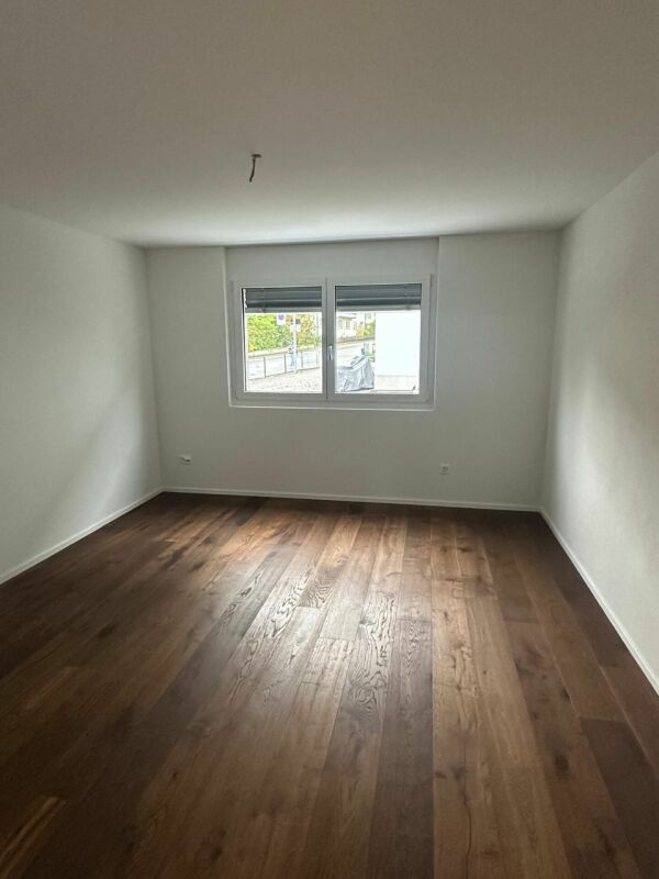 2.5 Zi. Wohnung im 1.OG mit grossem Balkon - Bild 5
