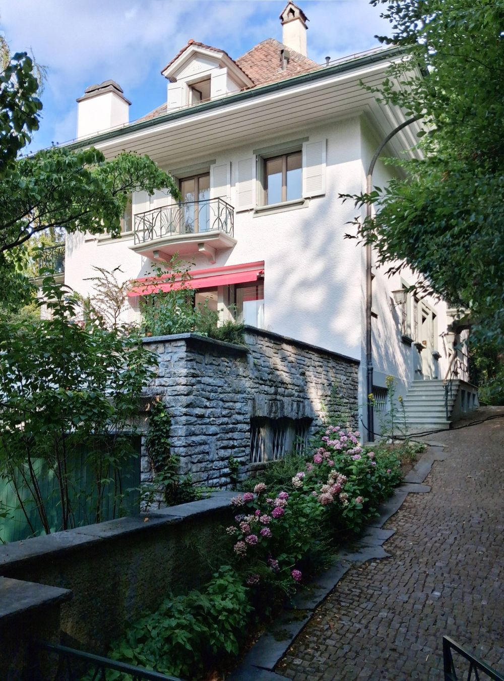 5.5-Zimmer in herrschaftlichem Haus mit grossem Balkon - Bild 2