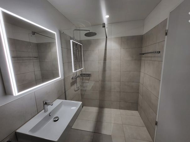 Moderne 4.5-Zimmer-Neubau-Wohnung mit Weitsicht in Einsiedeln - Bild 7