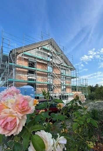 2.5 Zimmer Wohnung, Ländliche Ruhe trifft modernen Wohnkomfort. Erstbezug 01.12.2026 - Bild 1
