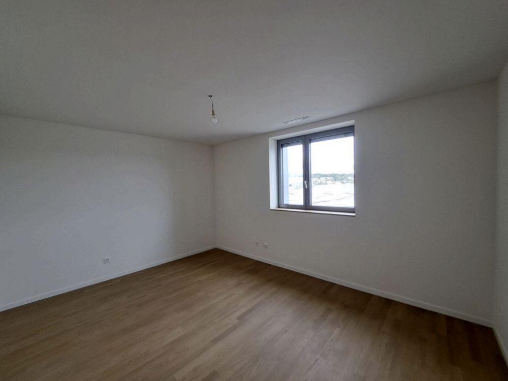 Attique neuf de 4.5 pièces avec activité de conciergerie - Chambre.png