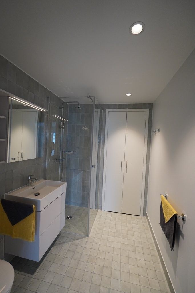 ERSTVERMIETUNG - modern und urban - 3.5-Zi.-Wohnung - Badezimmer