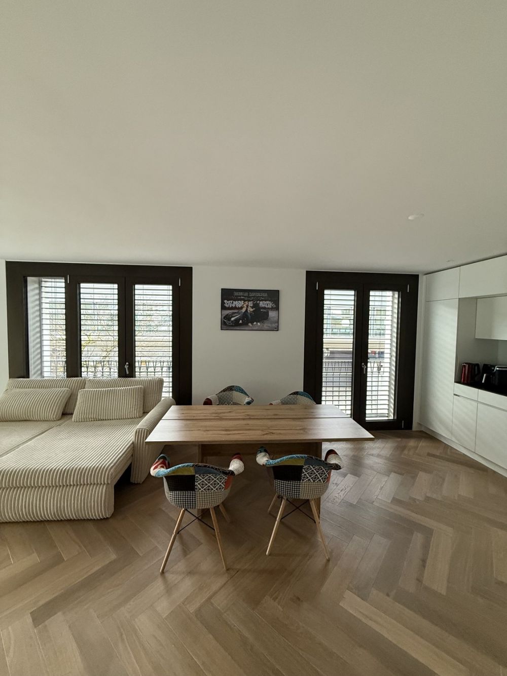 BEFRISTET Möblierte 2.5-Zimmer-Wohnung im Neubau  direkt beim Bahnhof Uster  All-inclusive - Bild 3