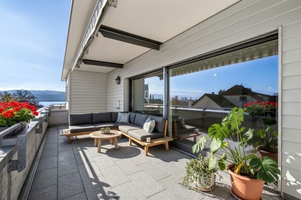 ERSTBEZUG NACH KOMPLETTSANIERUNG AN ZENTRALER LAGE IN MEILEN - ATTIKAWOHNUNG NAHE DEM ZÜRICHSEE - Bild 7