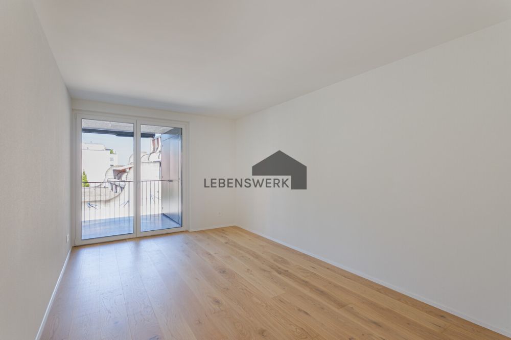 Grosszügige und moderne Wohnung in Kreuzlingen  ca. 149 m² Wohnfläche - Helles Schlafzimmer 1 mit direktem Balkonzugang  ein stilvoller Rückzugsort zum Wohlfühlen.
