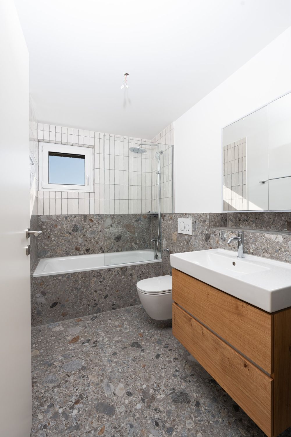 Design trifft Wohnqualität - Stilvolle 3½-Zimmer-Wohnung im Eigentumsstandart mit Aussicht - Bild 9