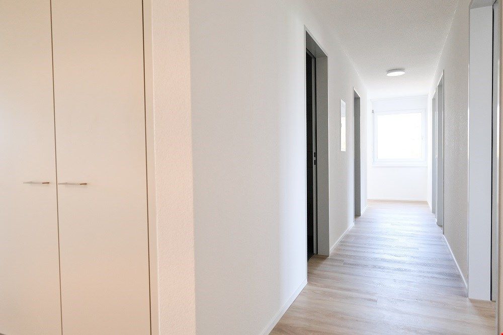 Sonnige, grosszügige und totalsanierte Wohnung - Bild 9