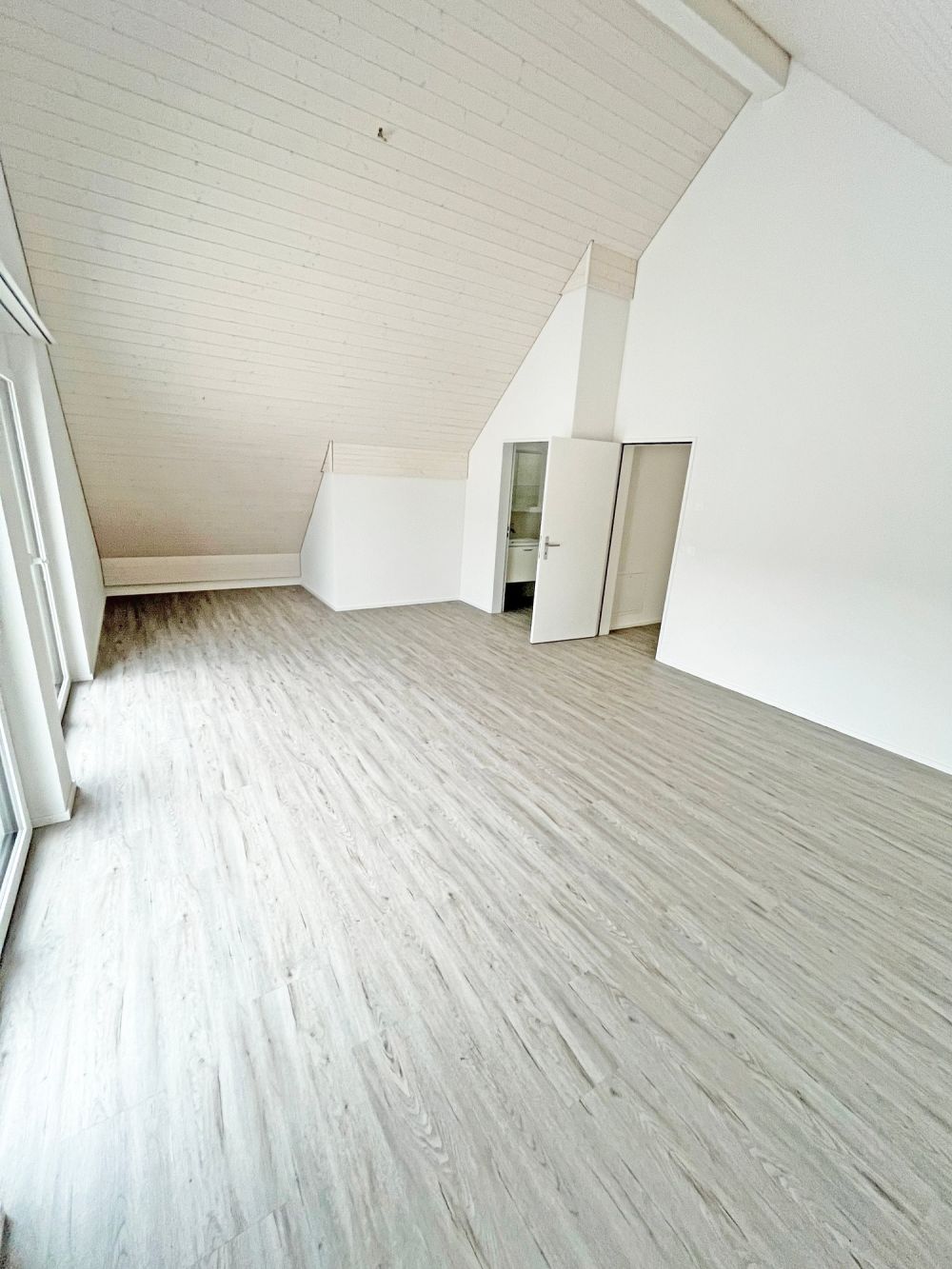 Neubau in Dällikon: Zeitgemässe Architektur trifft auf ländlichen Charme - Bild 6