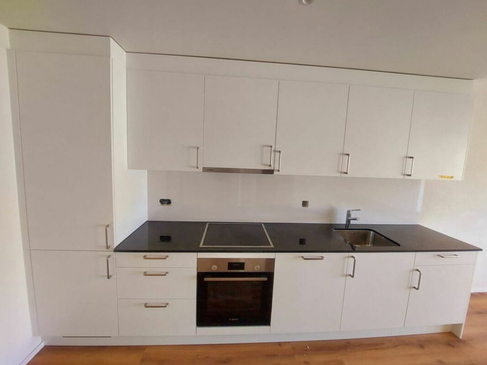 Moderne 1.5-Zimmer-Neubauwohnung mit grosszügigem Balkon - Erstbezug - Bild 2