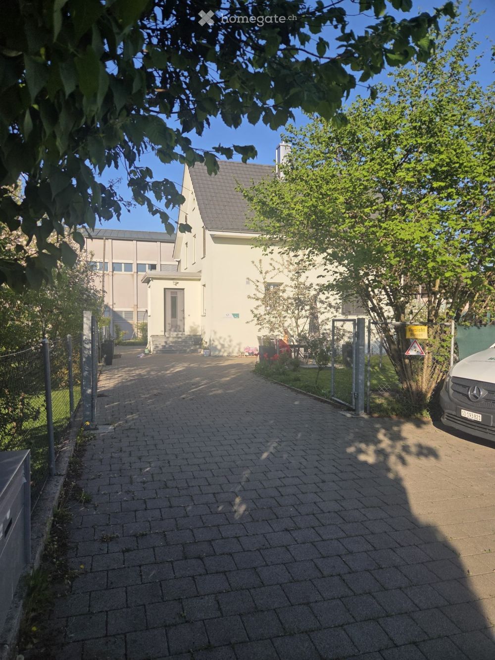 6.5-Zimmer-EFH mit Garten & 4 Aussenparkplätzen - Bild 1