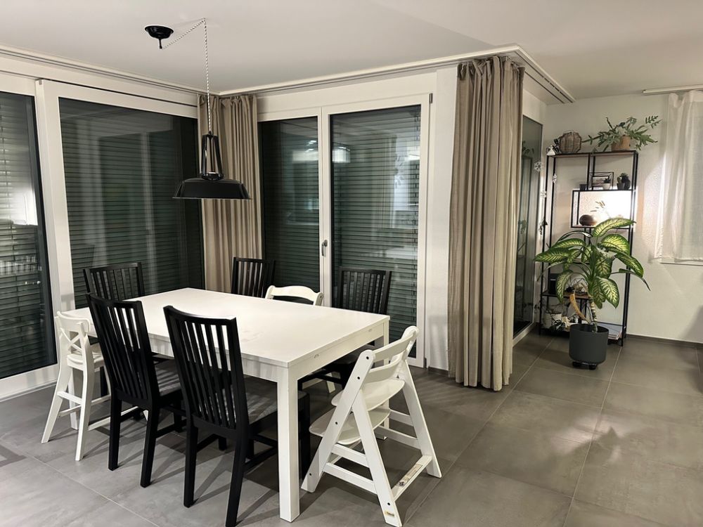 Moderne 5.5-Zimmer-Erdgeschosswohnung mit Terrasse - Essbereich