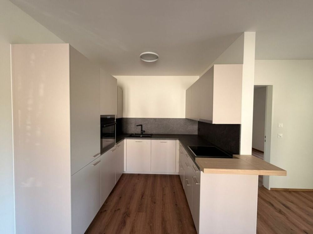 Erstbezug: sonnige 3.5 Zimmer-Wohnung mit Aussicht an ruhiger Lage - Küche