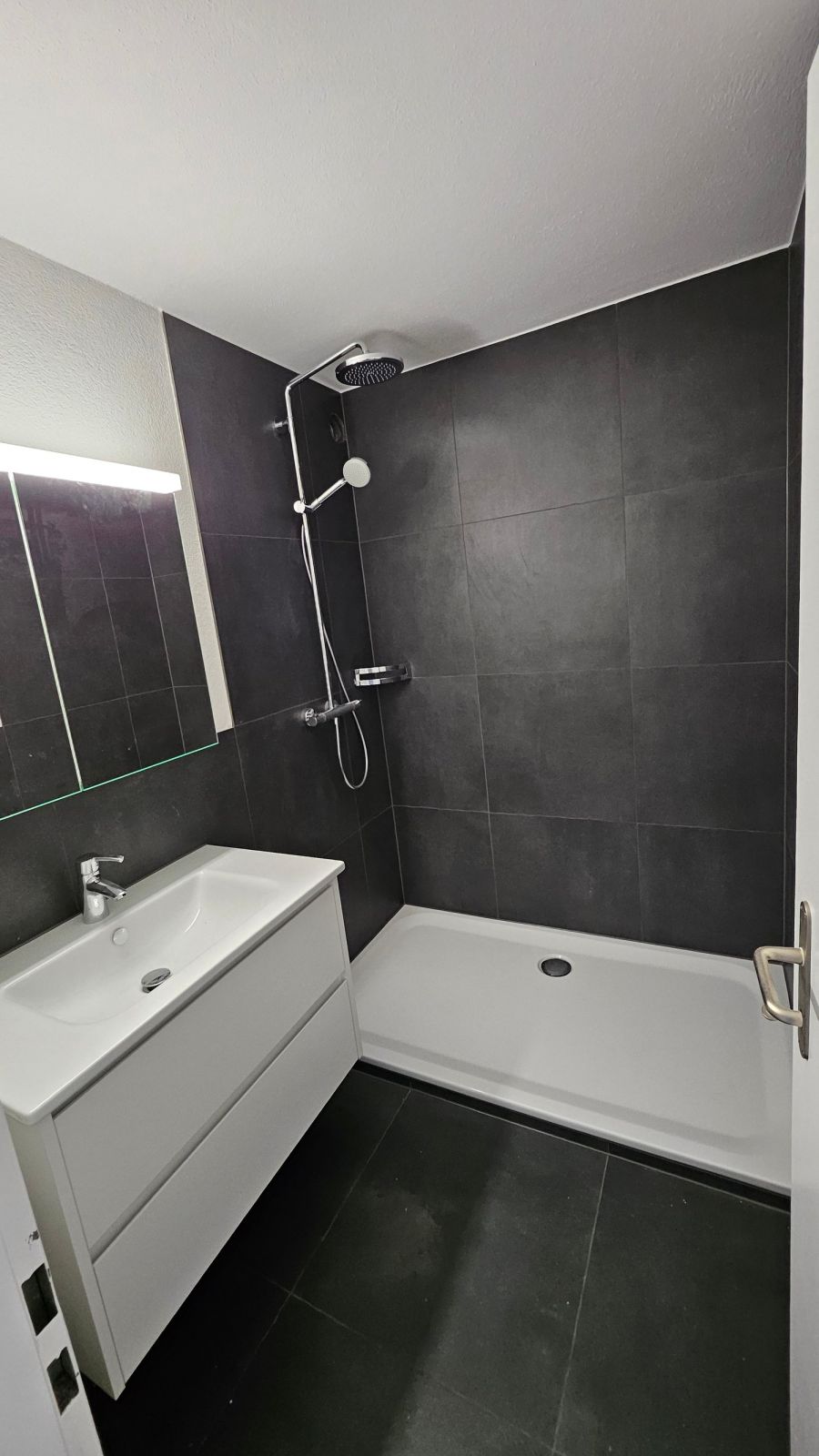 Total sanierte und charmante 3.5-Zimmerwohnung zu vermieten - Bild 6