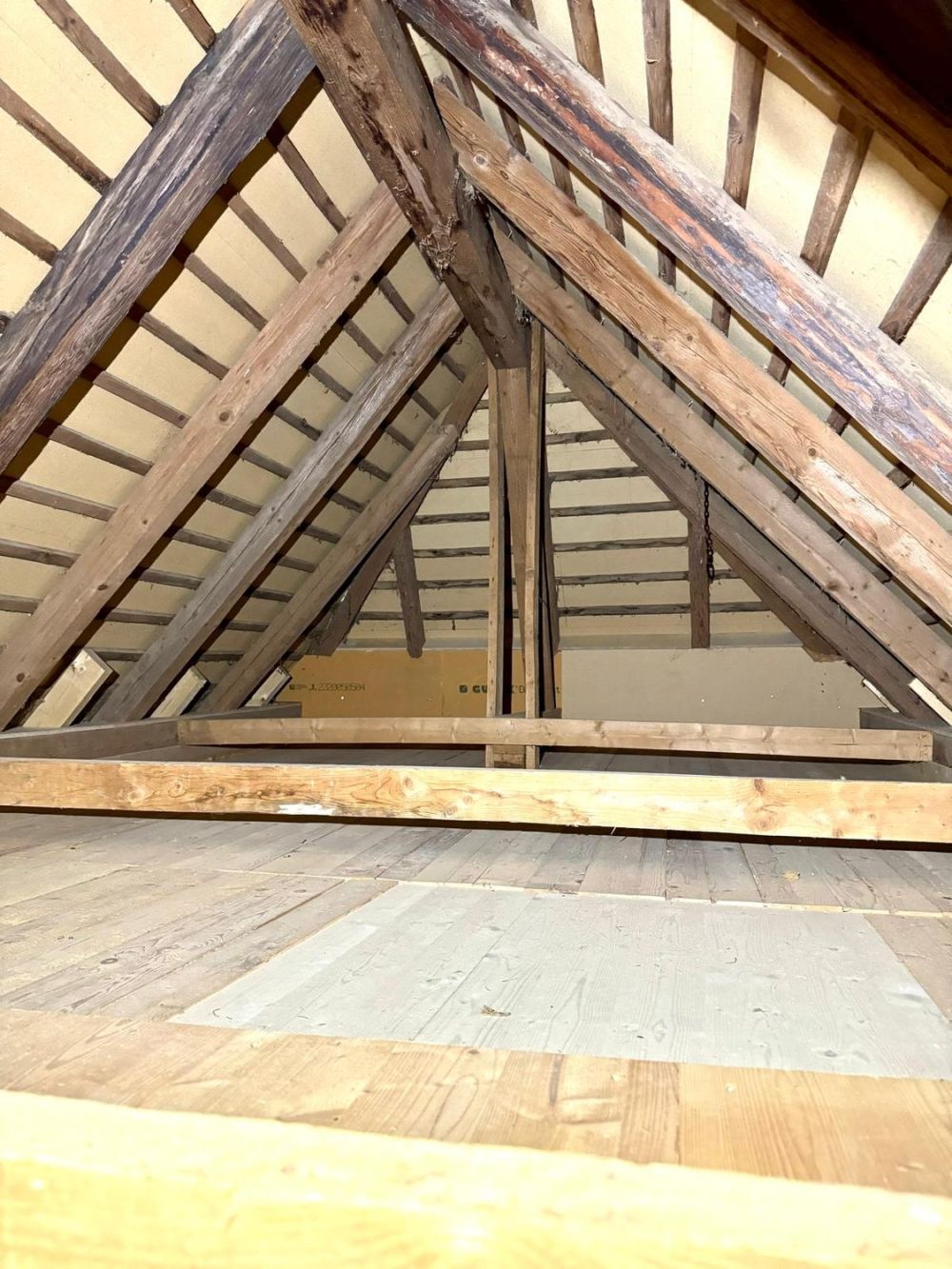 Neue 5.5-Zimmer-Dachwohnung in Rütschelen – ruhig, modern und mit viel Charme - Bild 11
