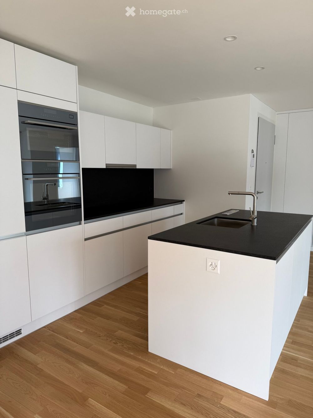 Moderne 3.5-Zimmer-Neubau-Wohnung im Herzen von Einsiedeln - Bild 3