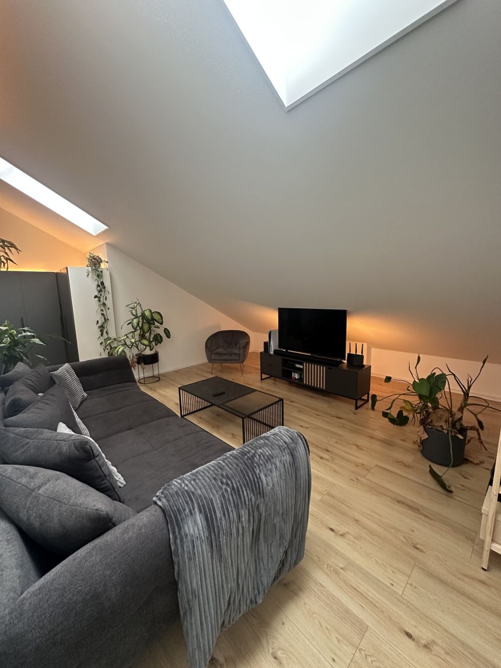 Moderne 2.5 Zimmer Dachwohnung mit Galerie - Bild 6