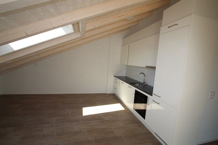 Frisch erstellte helle moderne 3.5 Zimmer Dach Wohnung an sehr zentraler Lage. - Bild 11