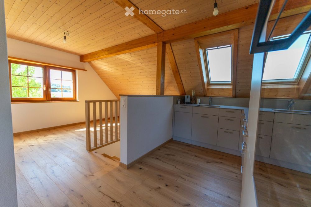 Charmante 3.5-Zimmer-Dachwohnung  – Humlikon, Im Riet 16 - Bild 2
