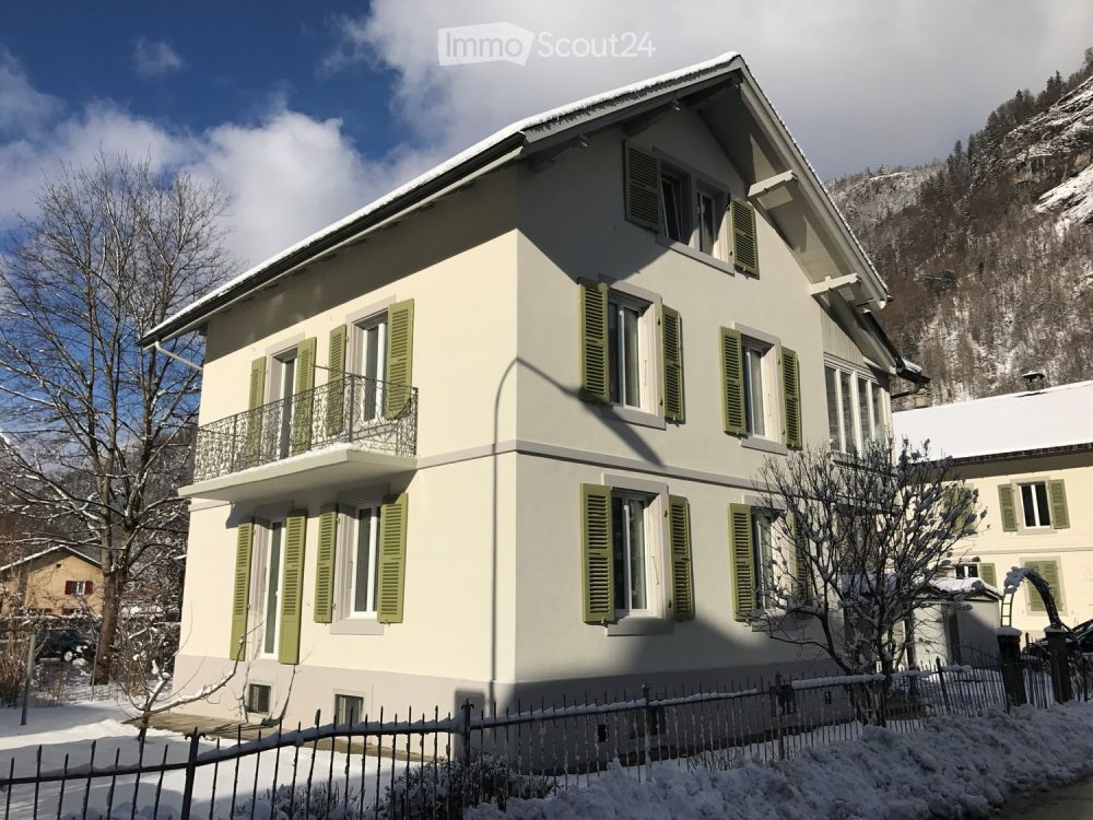 Sehr zentrale 3.5 Zi.-Balkonwohnung im 1. OG   -  Wohnen im schönen Meiringen - Bild 2