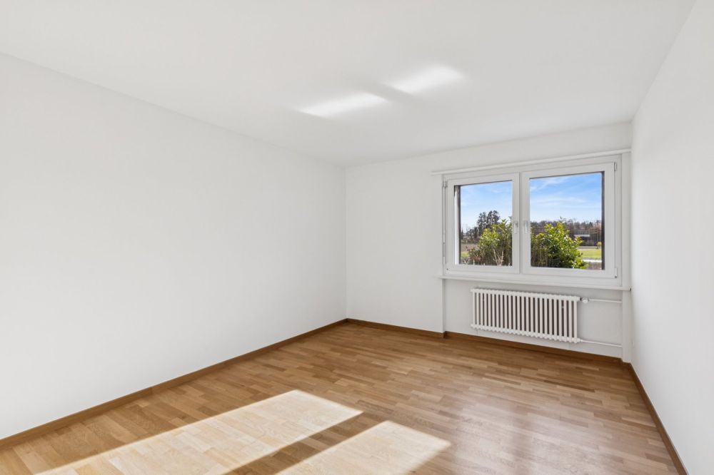 Sonnige Wohnung mit grosser Terrasse und Weitsicht an bester Lage in der neuen Überbauung - Bild 9