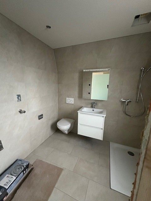 Moderne 3.5-Zimmer-Dachwohnung in Boll – Neubau mit Aussicht - Bild 7