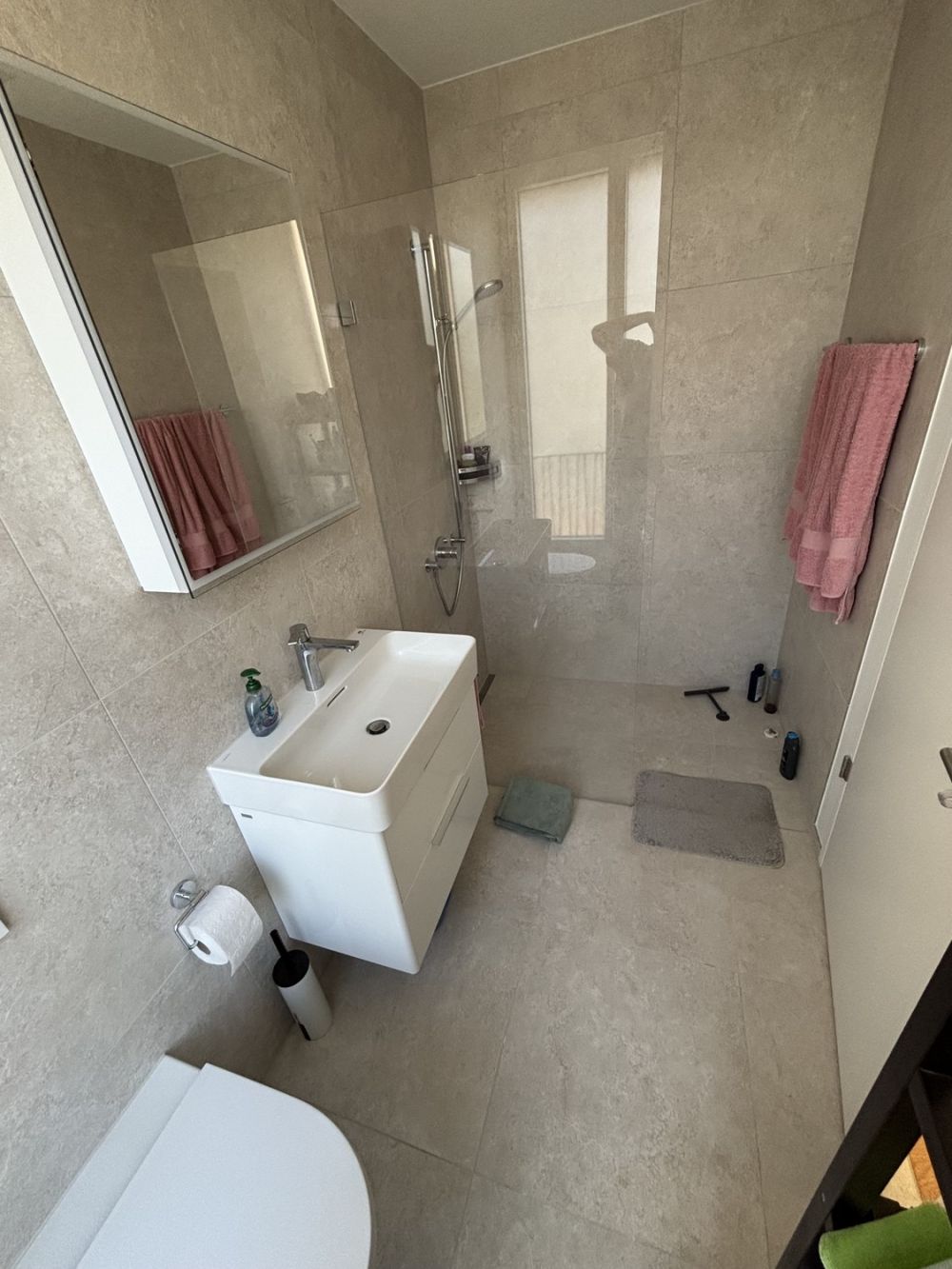 Room in Riehen (Basel) — new-build, perfect for weekday commuter / expat - Bild 5