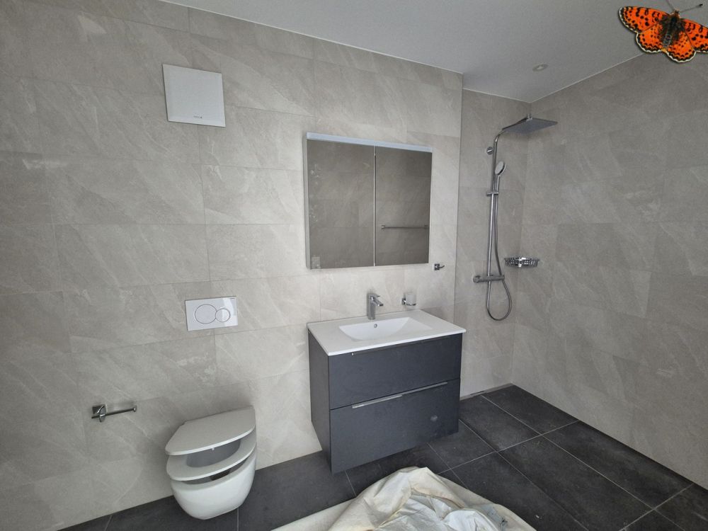 CHARMANT 3 ½ PIECES NEUFS - Salle de bains