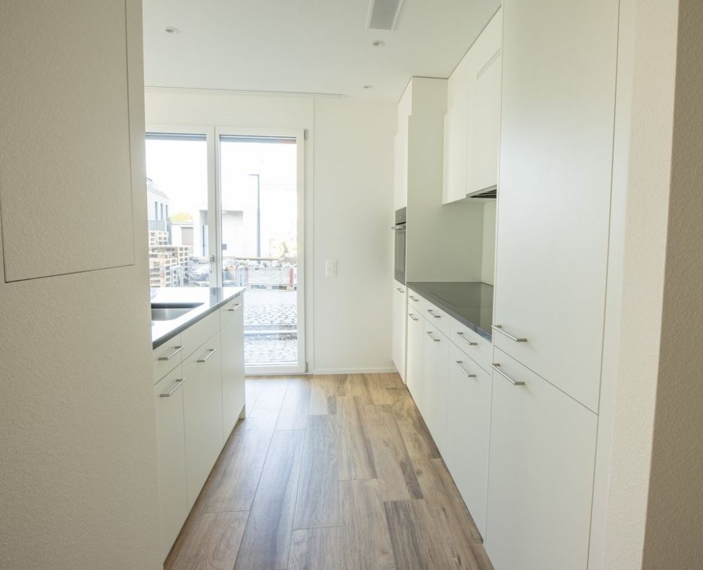 Grosszügige, helle Wohnung mit Sitzplatz und eigener Waschküche - Küche