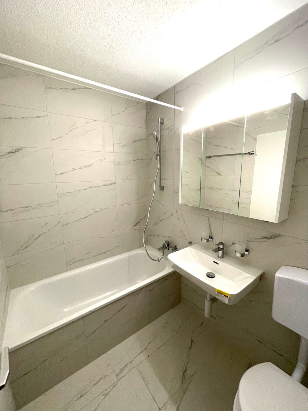 Erstvermietung nach Kernsanierung, 3-Zimmer-Wohnung mit grossem sonnigem Balkon - Bild 5