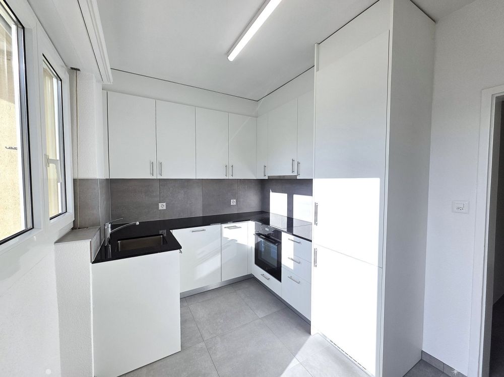 ERSTVERMIETUNG nach Komplettsanierung: Sonnige 5.5-Zi-Wohnung im Zentrum - Bild 3