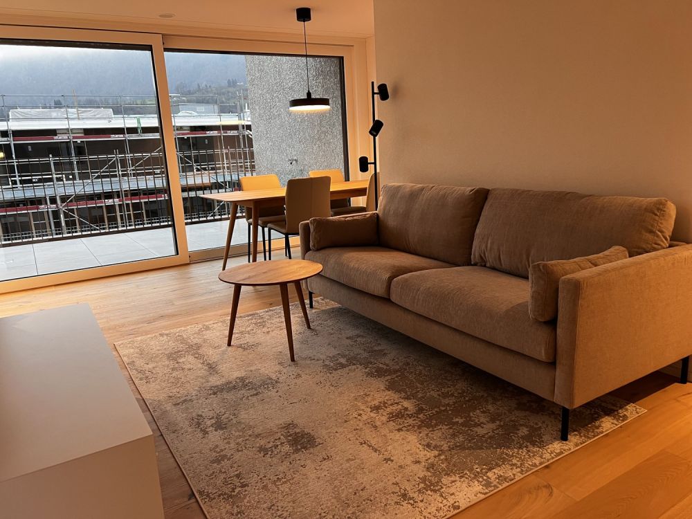 Luxurious Penthouse Apartment for Rent - Prime Location in Goldau - Bild 1