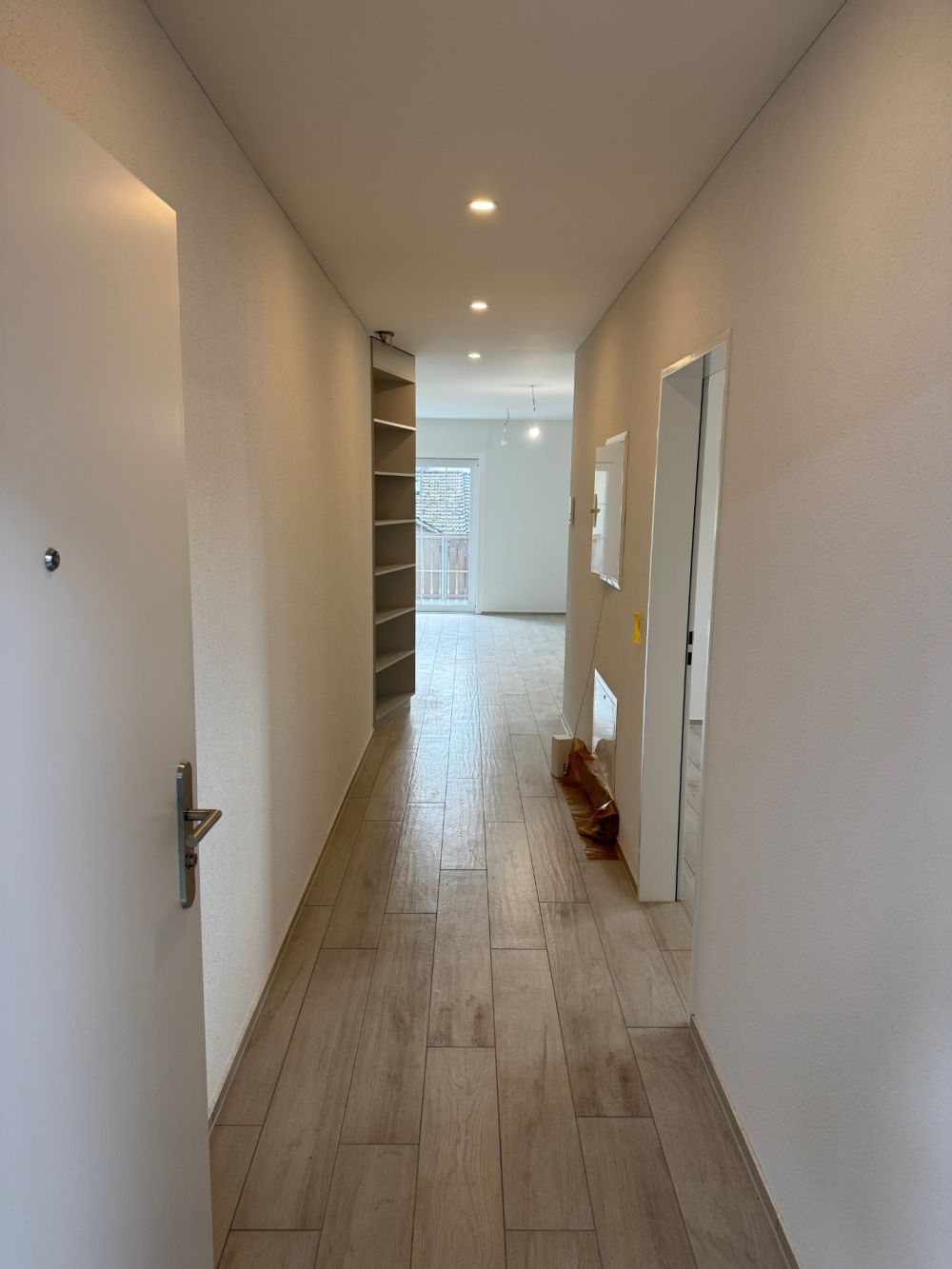 Erstvermietung moderne 3.5-Zimmer-Wohnung - Korridor