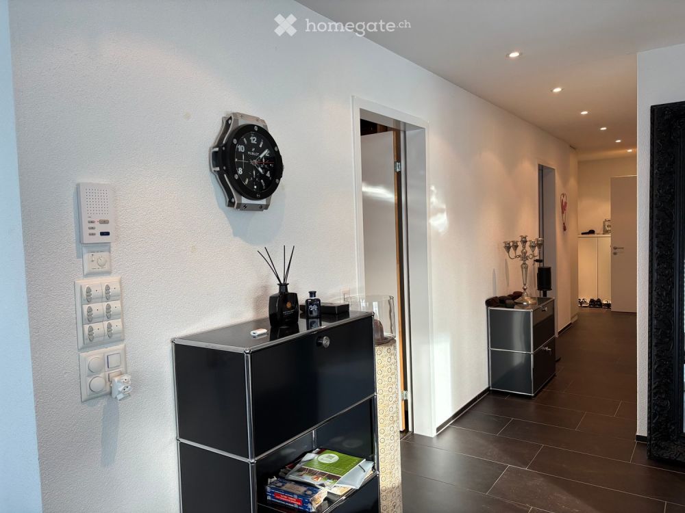 Exklusive Attikawohnung mit Seesicht und grosszügiger 160m² Terrasse in Wollerau - Bild 8