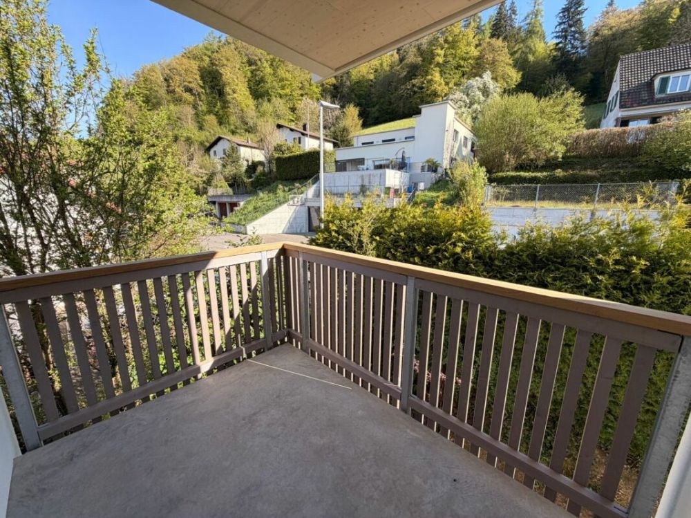 Erstbezug: sonnige 3.5 Zimmer-Wohnung mit Aussicht an ruhiger Lage - Balkon nordseitig