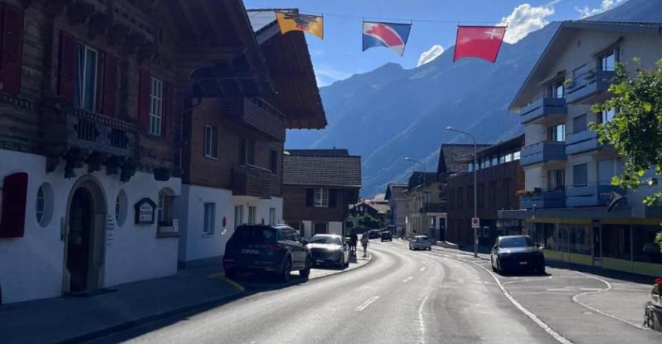 VENTE CONFIDENTIELLE SUR LE LAC DE BRIENZ - Appartement 4.5 pièces - image - 2