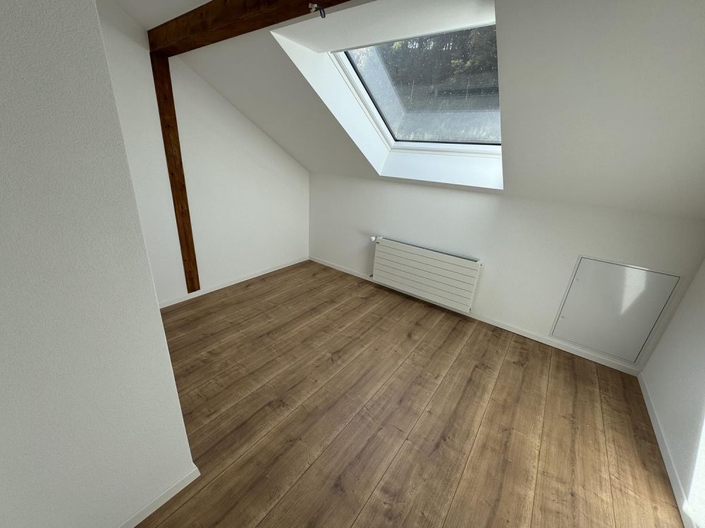 Helle 3.5-Zimmer-Dachwohnung mit Terrasse & Blick ins Grüne - Bild 7