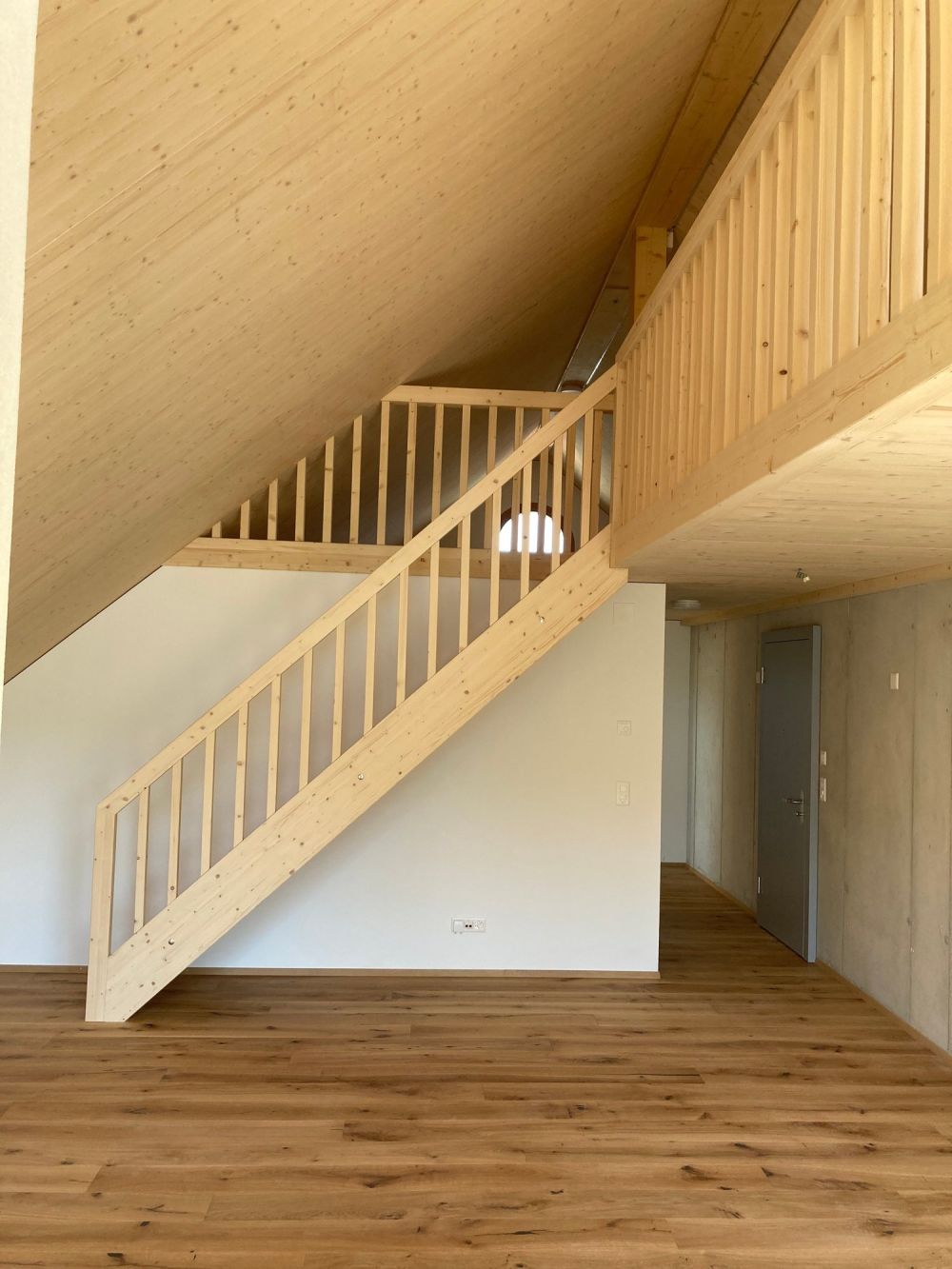 4.5-Zimmer-Dachgeschosswohnung mit Galerie - Bild 4