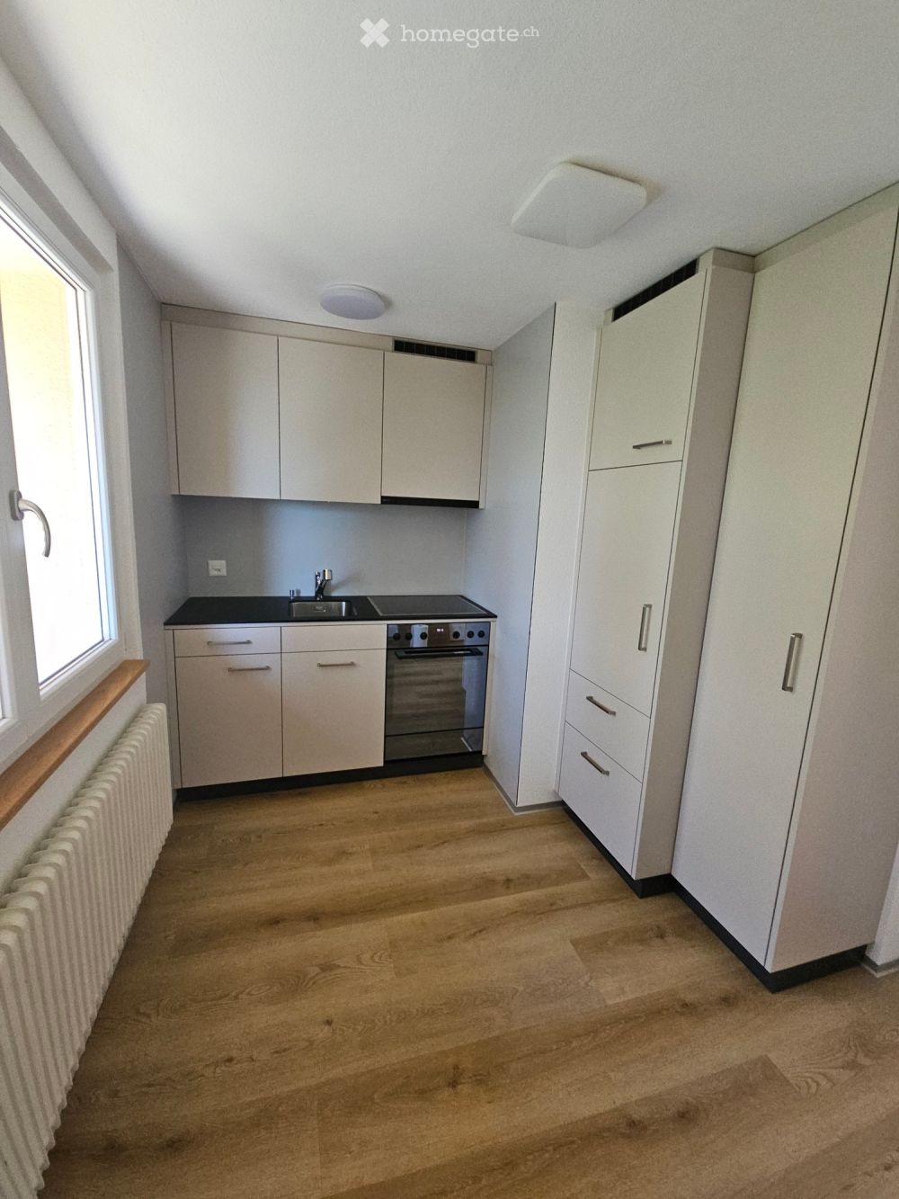 3 Zimmerwohnung mit brandneuen Böden, Küche und Badezimmer! - Bild 1