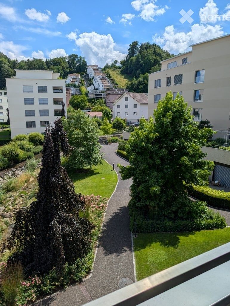 Moderne 2.5-Zimmer-Wohnung mit Balkon in ruhiger Lage – Wollerau - Bild 2