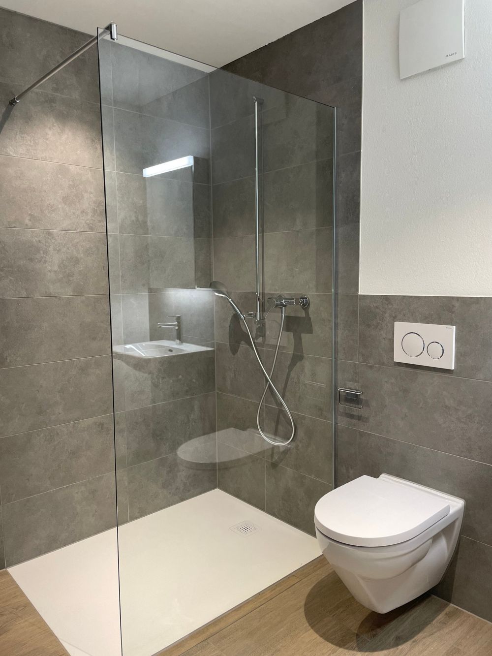 Neubau - Erstbezug in topmoderne, lichtdurchflutete Wohnung - Bild 5