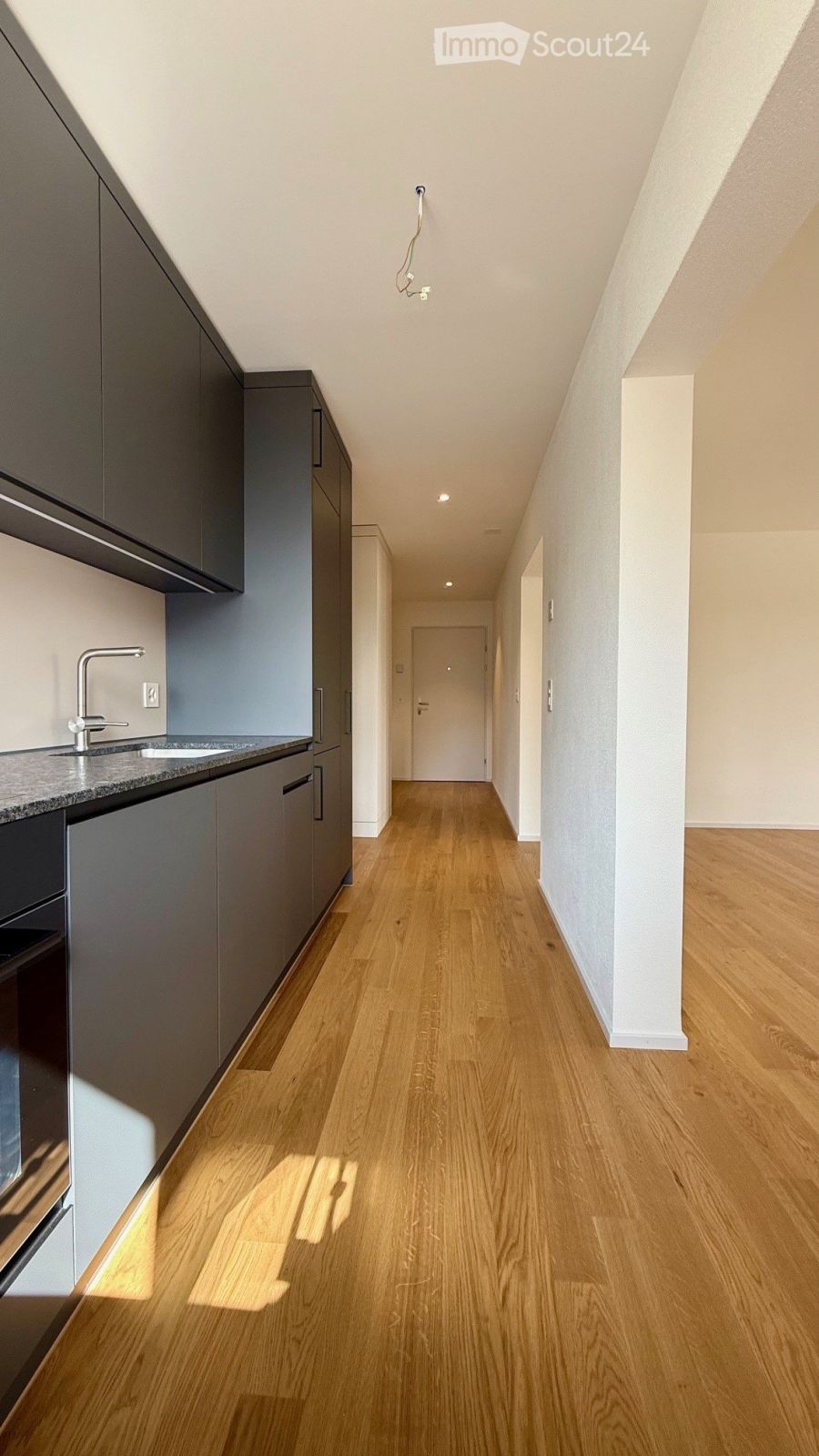Moderne grosszügige 3.5-Zimmer-Neubauwohnung mit Balkon und Aussicht - Bild 4