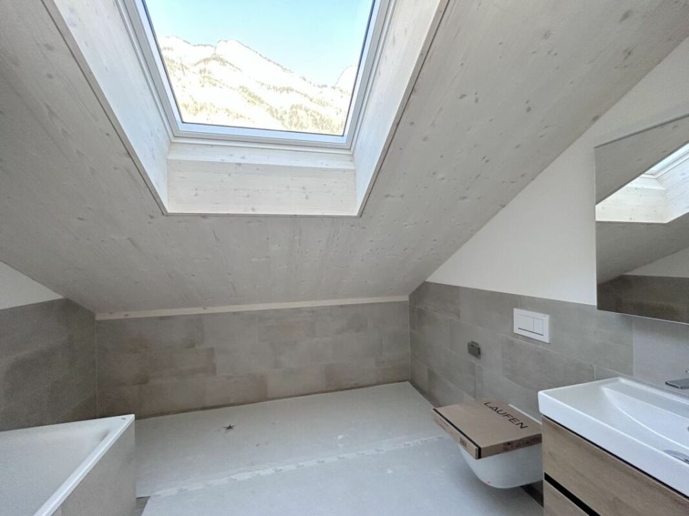 5.5-Zi. Doppeleinfamilienhaus - Ihr Wohntraum für die ganze Familie! - Bad/WC DG